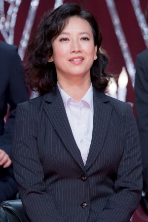 土曜ドラマ9『W県警の悲劇』記者会見に登場した戸田菜穂