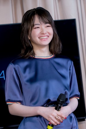 『五億円のじんせい』完成披露舞台挨拶に登場した山田杏奈