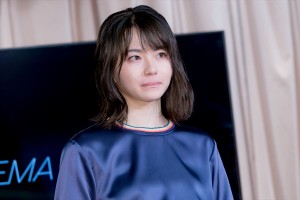 『五億円のじんせい』完成披露舞台挨拶に登場した山田杏奈