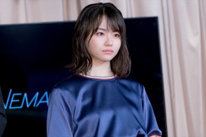 『五億円のじんせい』完成披露舞台挨拶に登場した山田杏奈