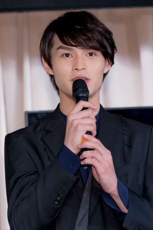 『五億円のじんせい』完成披露舞台挨拶に登場した兵頭功海