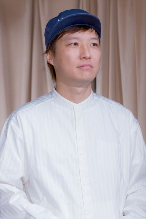 『五億円のじんせい』完成披露舞台挨拶に登場した文晟豪監督