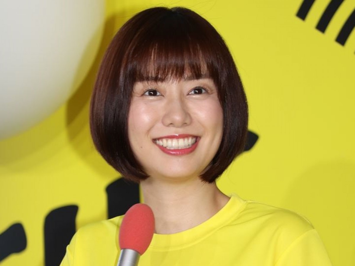 小栗旬が撮影！ おばたのお兄さん＆山崎夕貴アナの夫婦ショットに絶賛の声