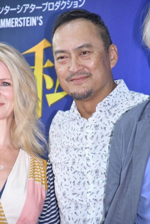 ミュージカル『王様と私』囲み取材に登場した渡辺謙