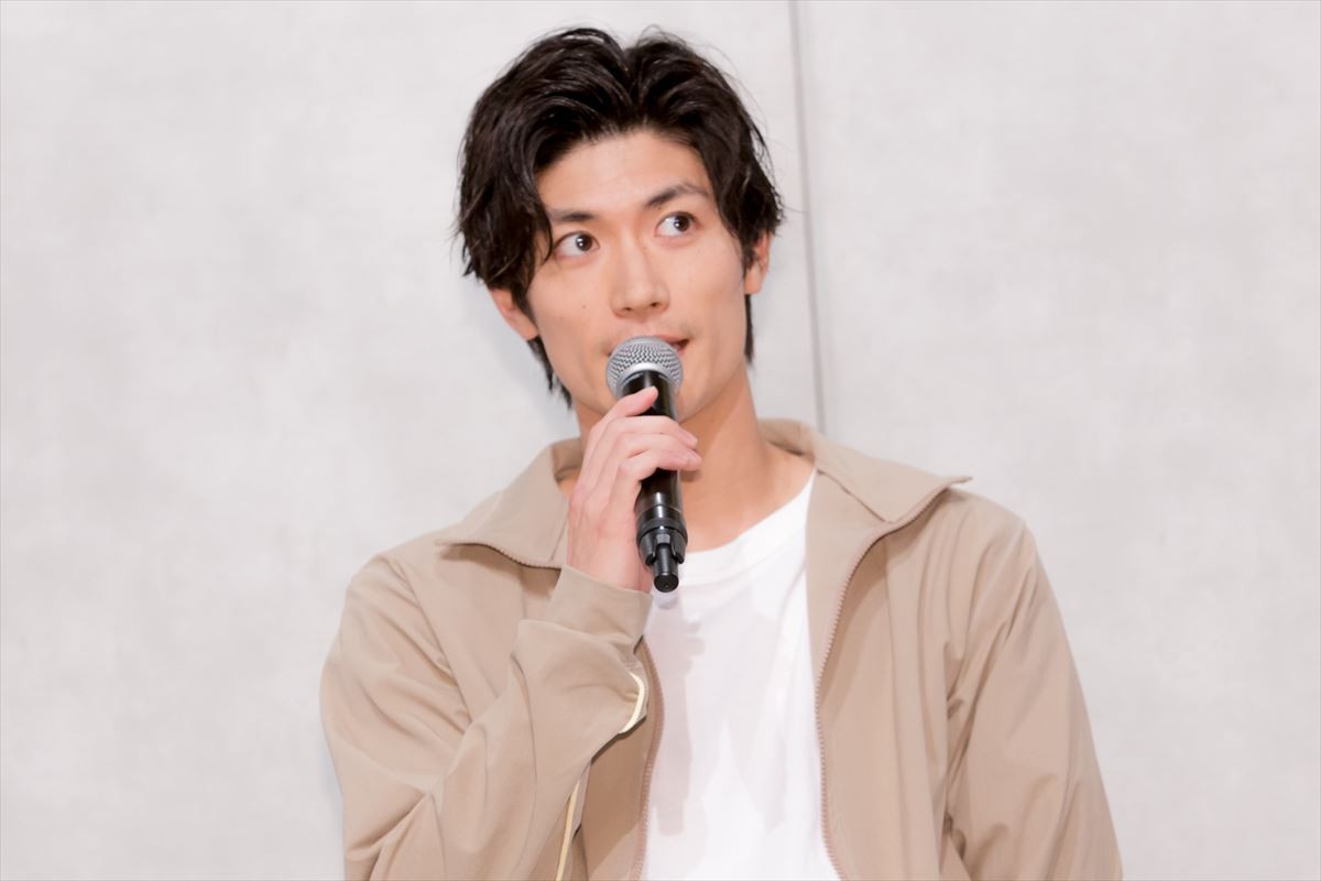 三浦春馬＆比嘉愛未、娘役・稲垣来泉にメロメロ　待ち受けに設定も告白