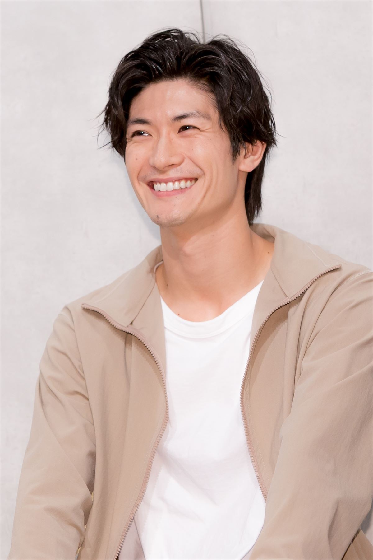 三浦春馬＆比嘉愛未、娘役・稲垣来泉にメロメロ　待ち受けに設定も告白