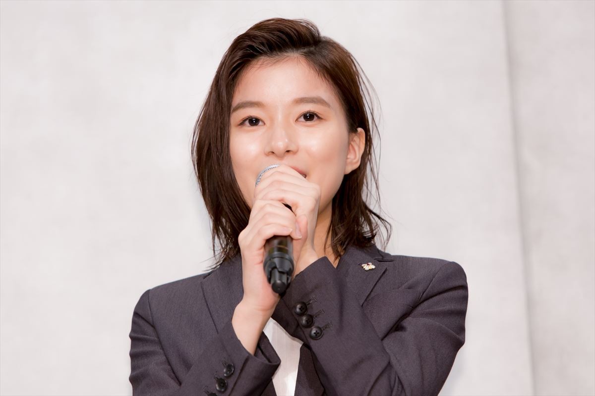 三浦春馬＆比嘉愛未、娘役・稲垣来泉にメロメロ　待ち受けに設定も告白