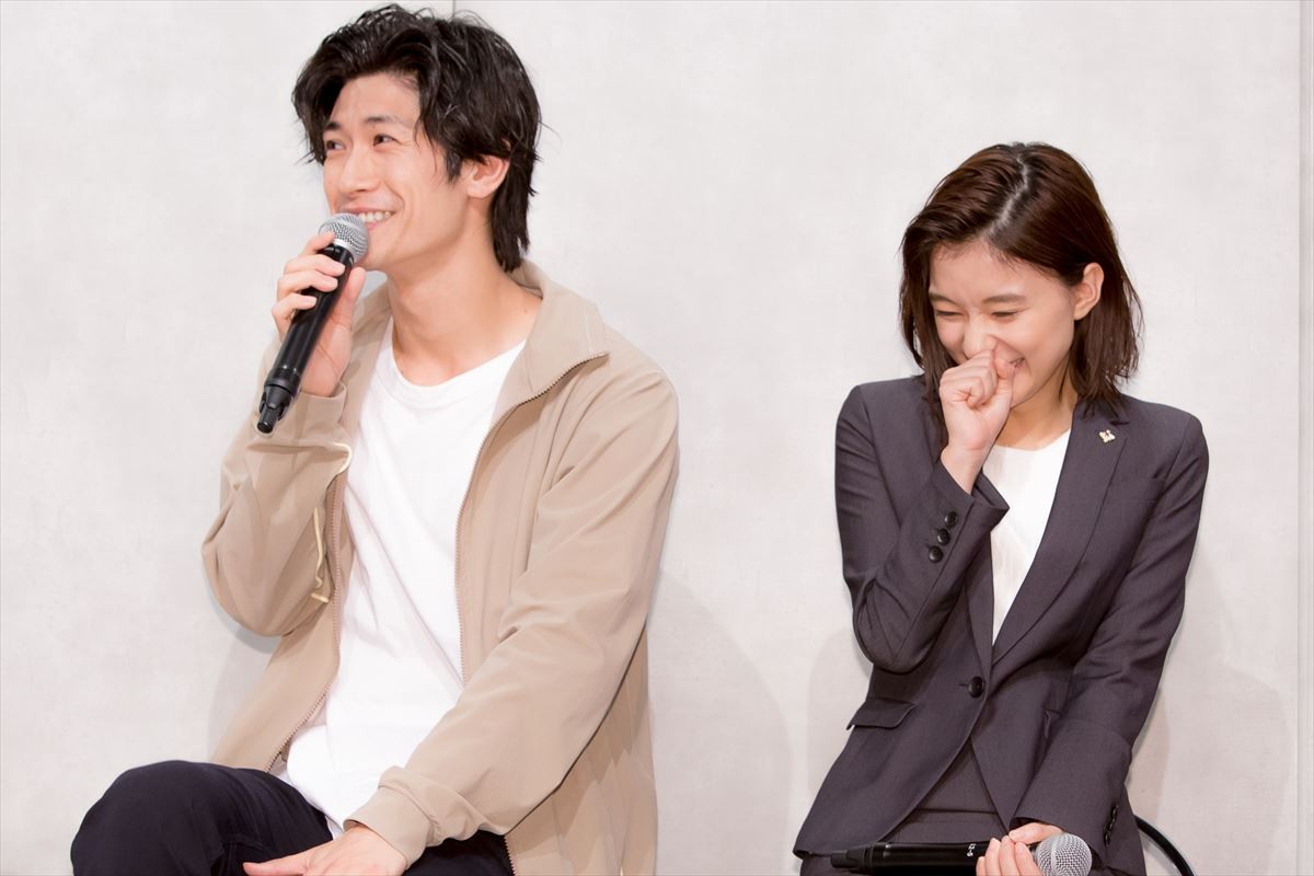 三浦春馬＆比嘉愛未、娘役・稲垣来泉にメロメロ　待ち受けに設定も告白