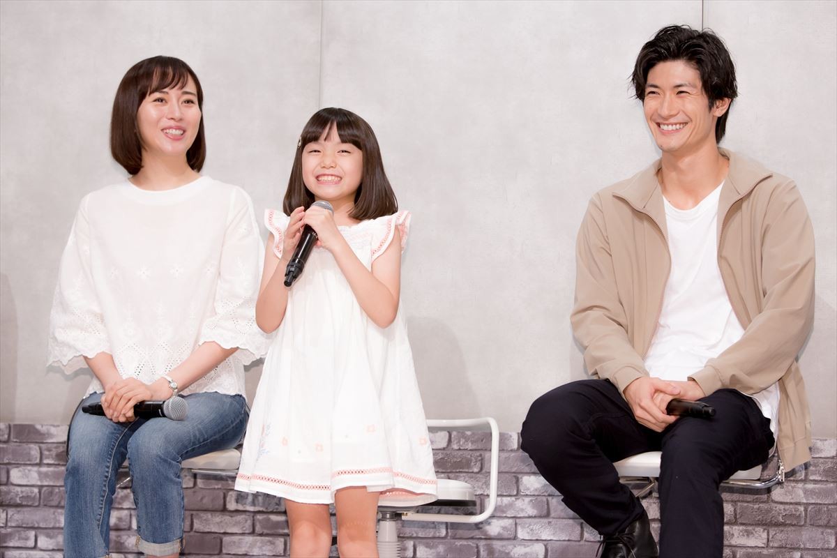 三浦春馬＆比嘉愛未、娘役・稲垣来泉にメロメロ　待ち受けに設定も告白