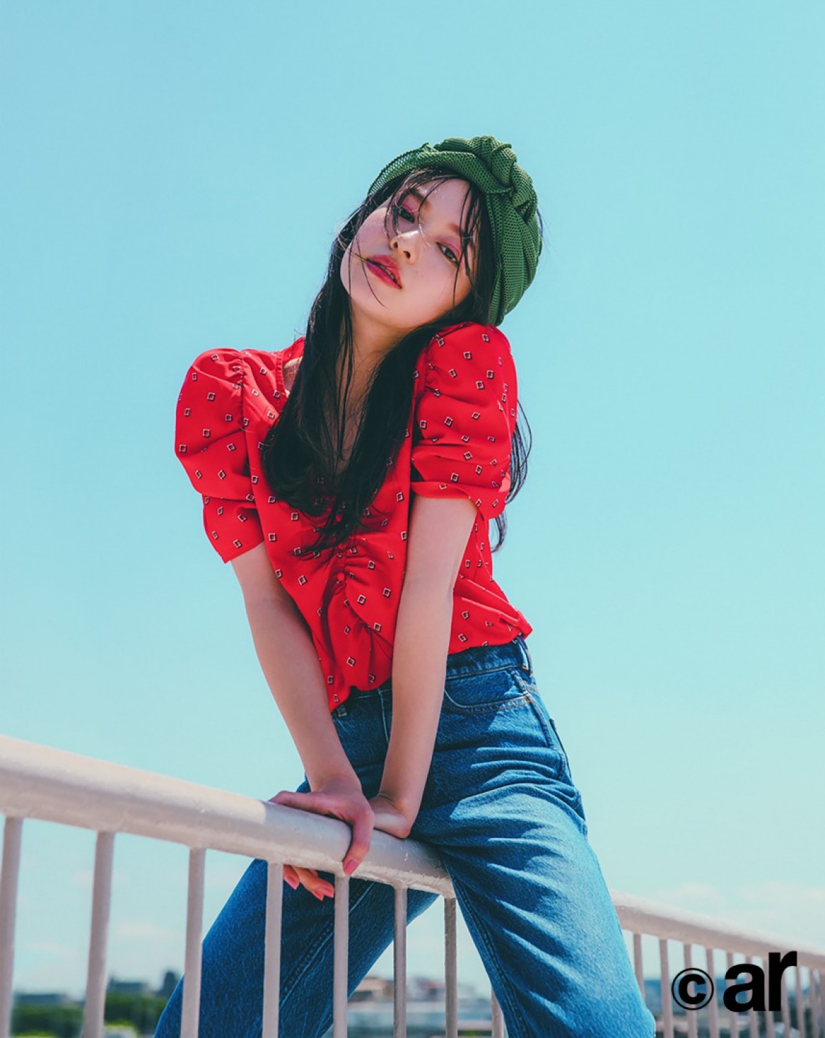 本田翼、セクシーに美脚＆背中見せ！ 理想のデートも告白