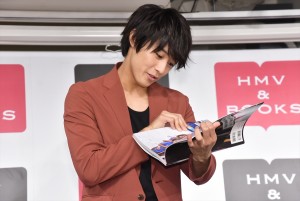 写真集『彩‐IRO‐』発売記念イベントに登場した猪野広樹