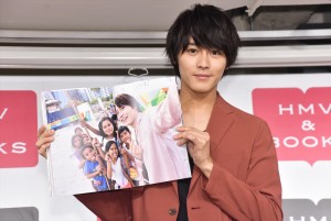 写真集『彩‐IRO‐』発売記念イベントに登場した猪野広樹