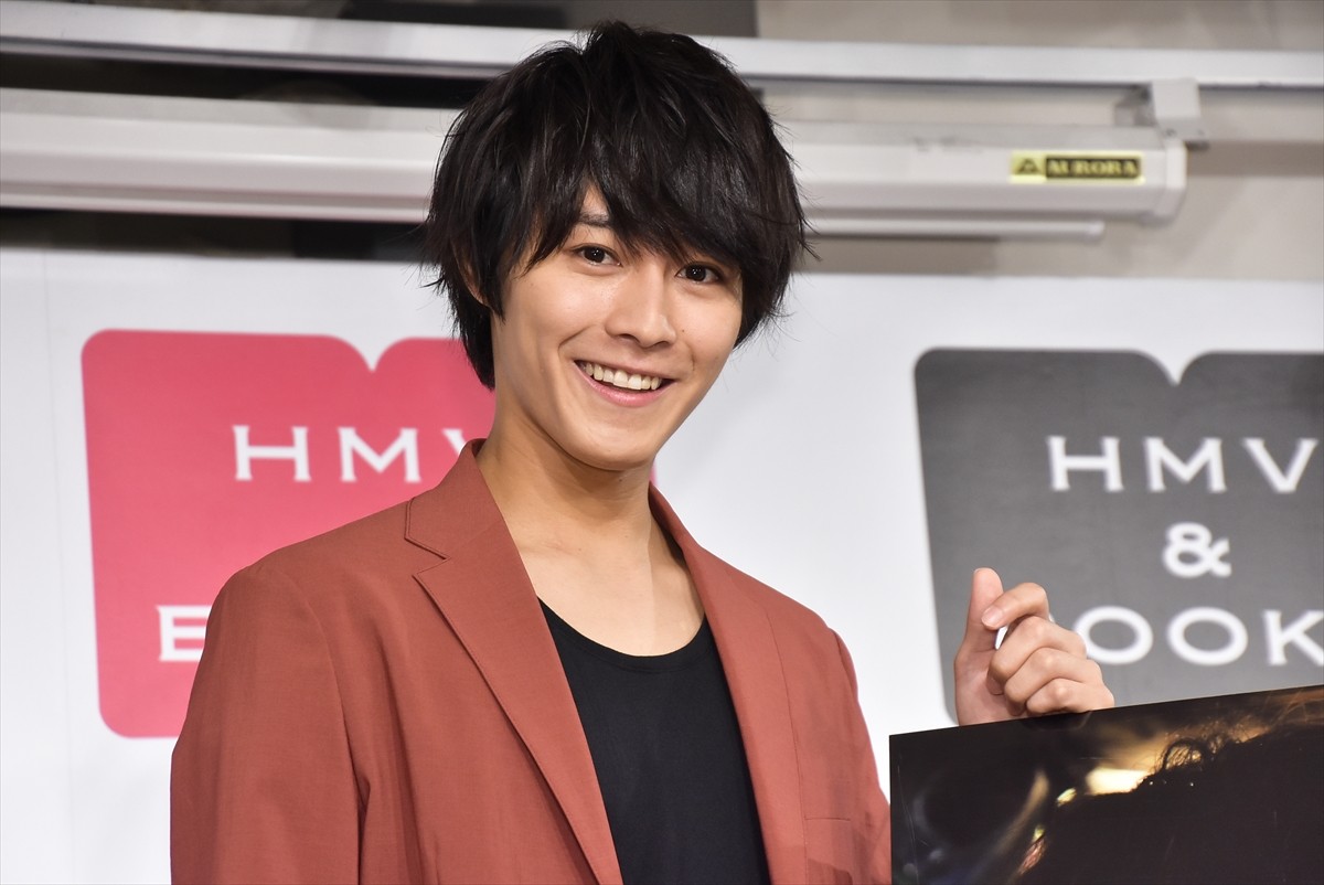 猪野広樹、1年半ぶり写真集で初の茶髪姿「想像以上にチャラいなって」