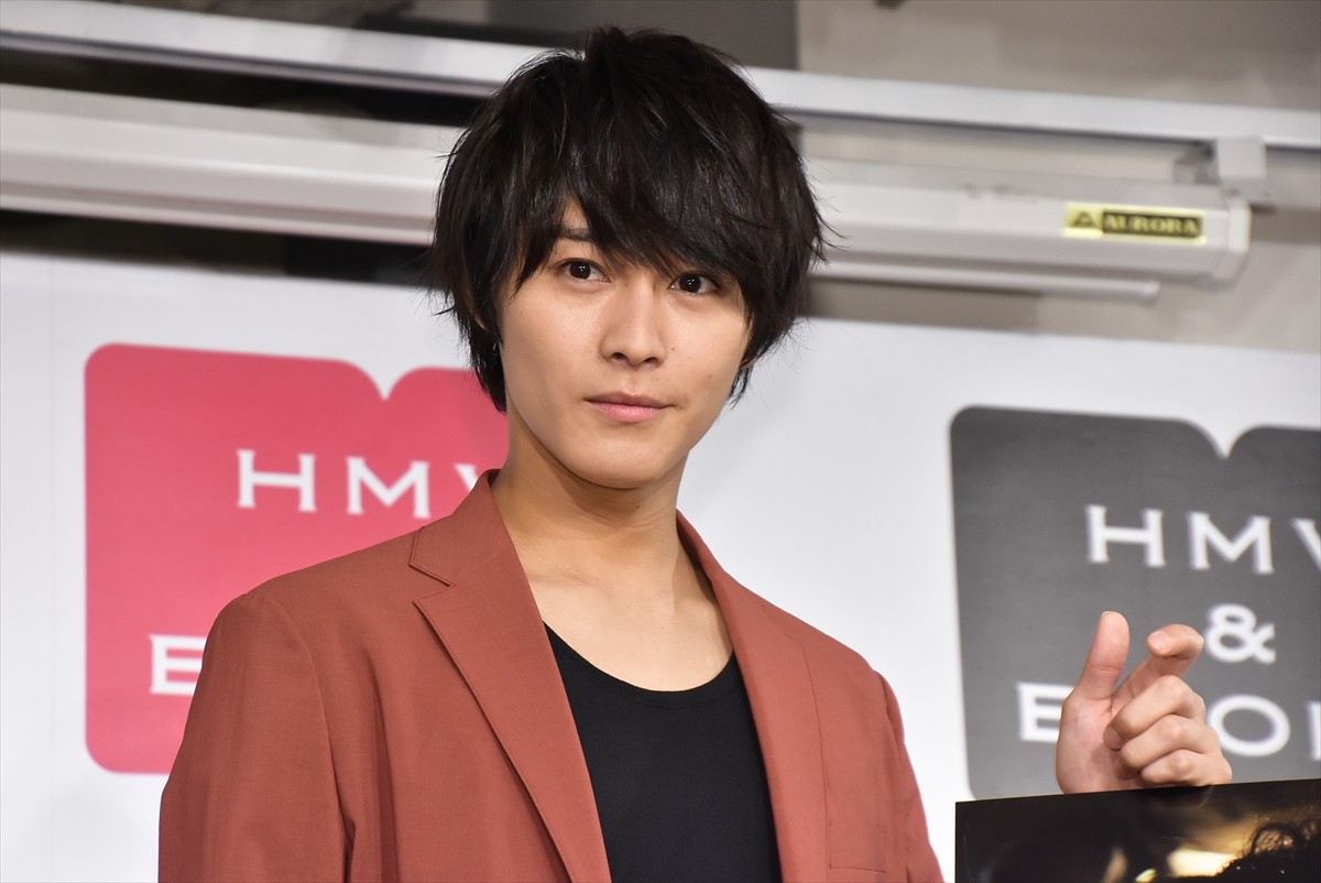猪野広樹、1年半ぶり写真集で初の茶髪姿「想像以上にチャラいなって」
