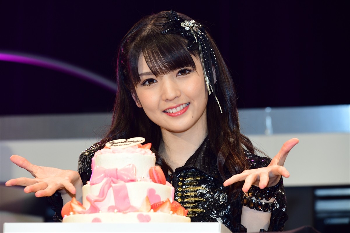 「パーソナルブック第二弾『SAYU~LOVE30~』・ソロファーストアルバム『SAYUMINGLANDOLL~メモリアル~』発売PRイベント」に登場した道重さゆみ