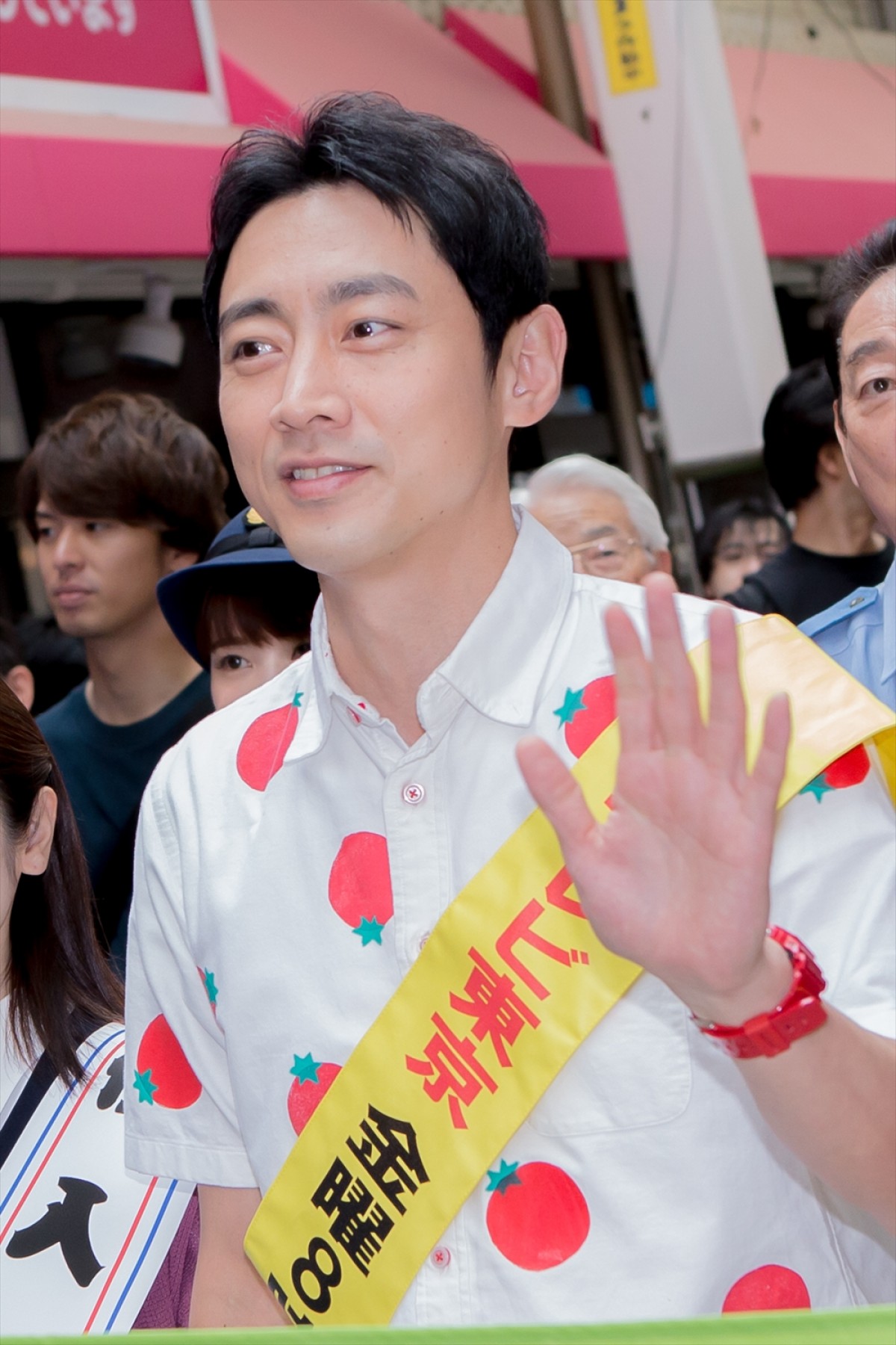 小泉孝太郎、駅前で演説風トーク　「進次郎ではありませんよ」
