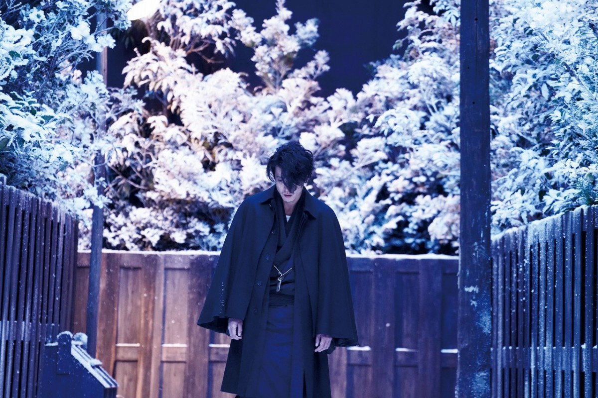 『人間失格』小栗旬を取り巻く成田凌＆千葉雄大＆藤原竜也ら、艶やか場面写真9点解禁