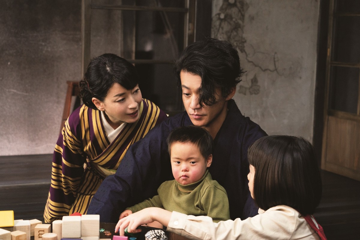 『人間失格』小栗旬を取り巻く成田凌＆千葉雄大＆藤原竜也ら、艶やか場面写真9点解禁