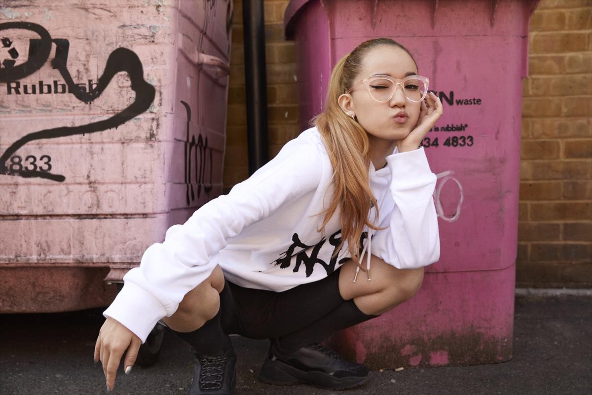 H＆M　アリアナ・グランデ