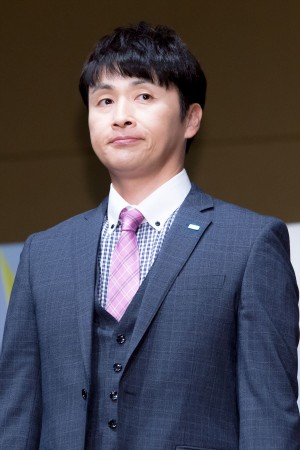 『仮面ライダーゼロワン』制作発表記者会見に登場した児嶋一哉