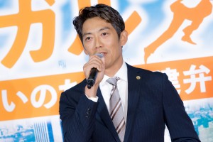 ドラマBiz『リーガル・ハート ～いのちの再建弁護士～』記者会見に登場した反町隆史