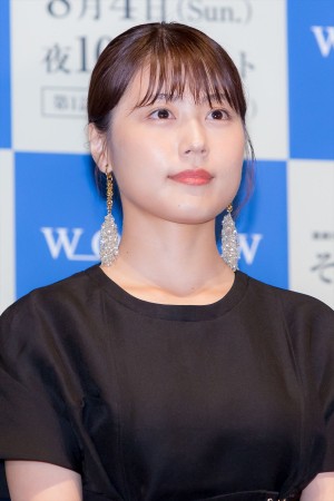 WOWOW『連続ドラマW そして、生きる』完成披露試写会・舞台挨拶に登場した有村架純