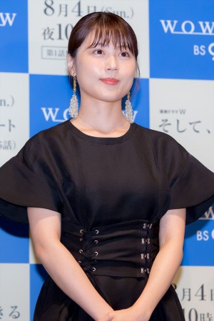 WOWOW『連続ドラマW そして、生きる』完成披露試写会・舞台挨拶に登場した有村架純