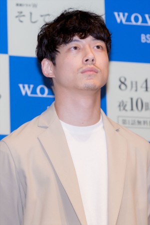 WOWOW『連続ドラマW そして、生きる』完成披露試写会・舞台挨拶に登場した坂口健太郎