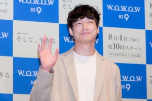 WOWOW『連続ドラマW そして、生きる』完成披露試写会・舞台挨拶に登場した坂口健太郎