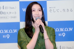 WOWOW『連続ドラマW そして、生きる』完成披露試写会・舞台挨拶に登場した知英