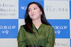 WOWOW『連続ドラマW そして、生きる』完成披露試写会・舞台挨拶に登場した知英