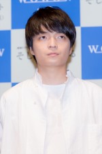 WOWOW『連続ドラマW そして、生きる』完成披露試写会・舞台挨拶に登場した岡山天音