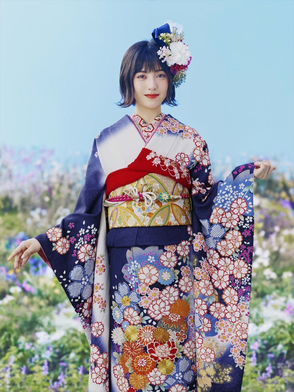 浜辺美波、レアな“ギャル美波”に！ 5種類の振り袖姿が美しい…