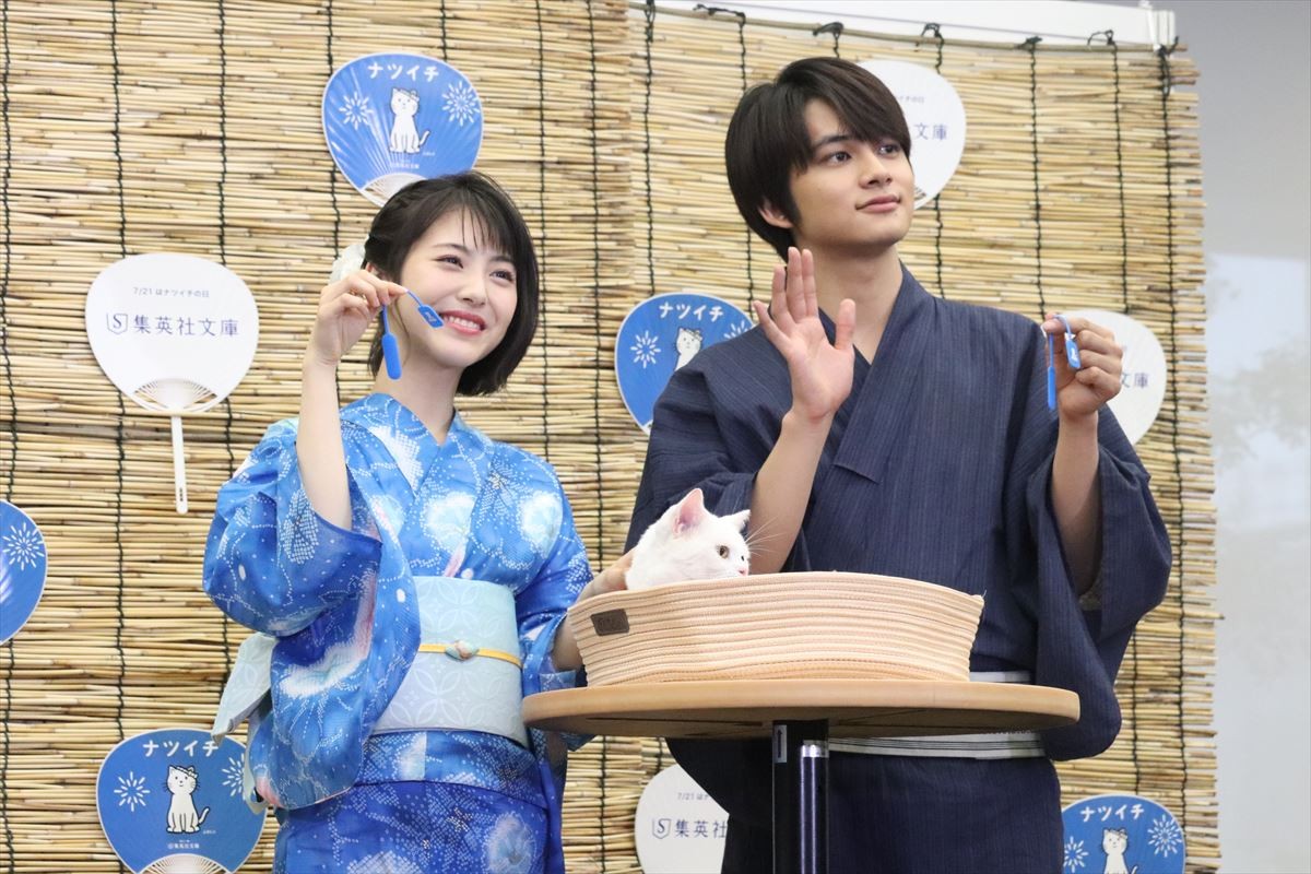 浜辺美波、さわやかな水色の浴衣姿　書いてみたい小説は「昼寝のすすめ」
