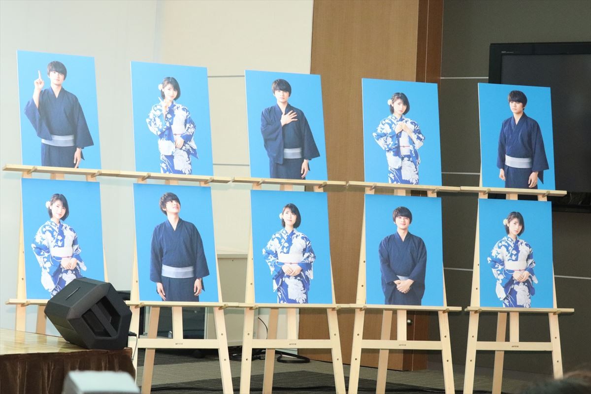 浜辺美波、さわやかな水色の浴衣姿　書いてみたい小説は「昼寝のすすめ」