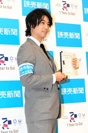 『読売新聞』特別記者就任式に登場した斎藤工