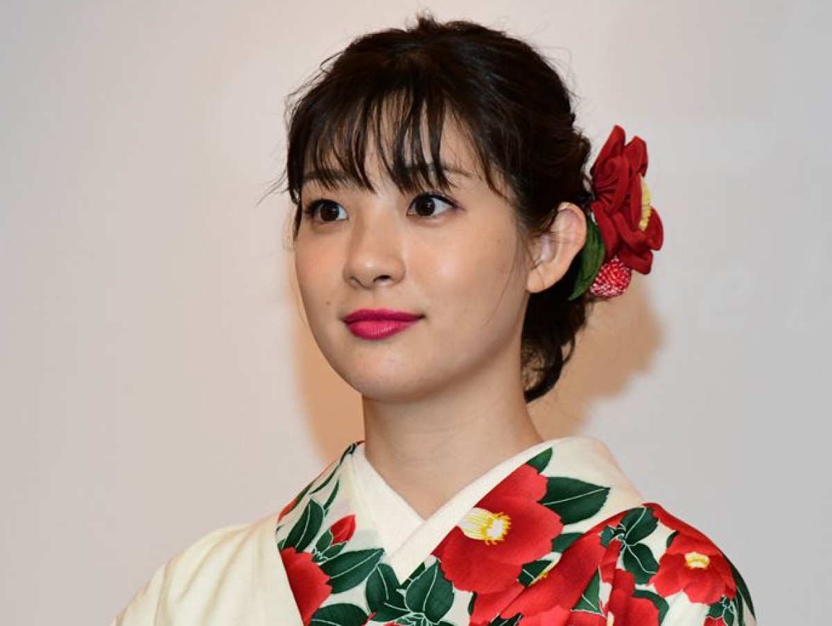 足立梨花、青→ピンク紫“最高の色落ち”ヘアに絶賛の声「桜の季節にぴったり」