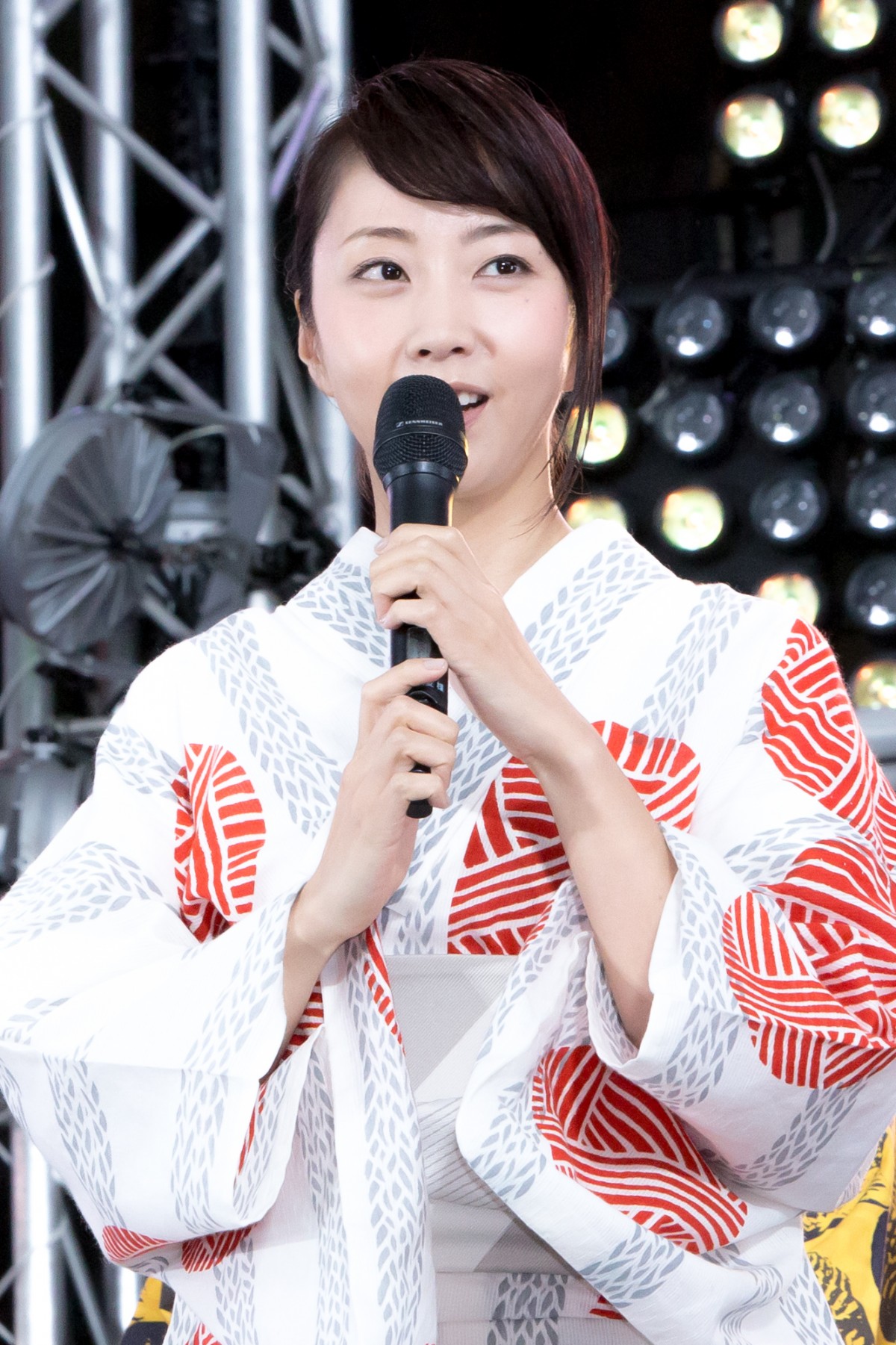 山田涼介、先輩・三宅健にイジられまくりで耳真っ赤に