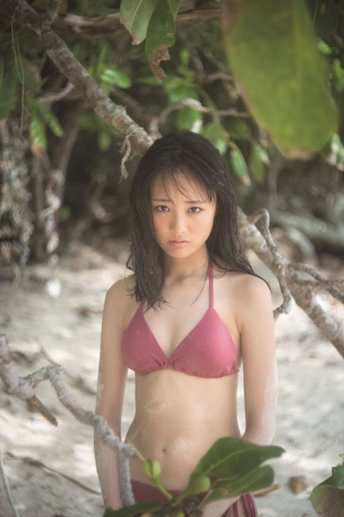 大友花恋、20歳の誕生日に3rd写真集発売　“オトナモード”全開の水着姿も
