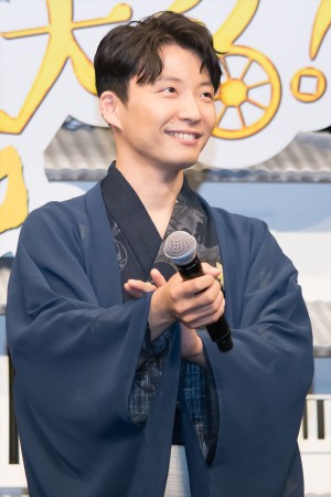 映画『引っ越し大名！』完成披露試写会に登場した星野源