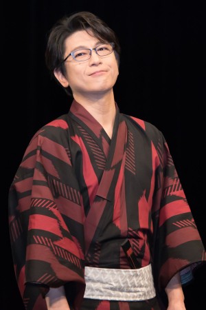 映画『引っ越し大名！』完成披露試写会に登場した及川光博