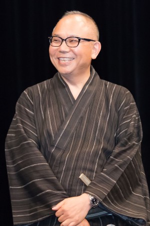 映画『引っ越し大名！』完成披露試写会に登場した犬童一心監督