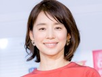 【写真】石田ゆり子、ほほ笑みながら開脚　ストイックな姿にファンも感心