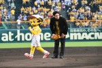 【写真】間宮祥太朗、憧れの甲子園マウンドへ 「撮影の漫才より緊張した」