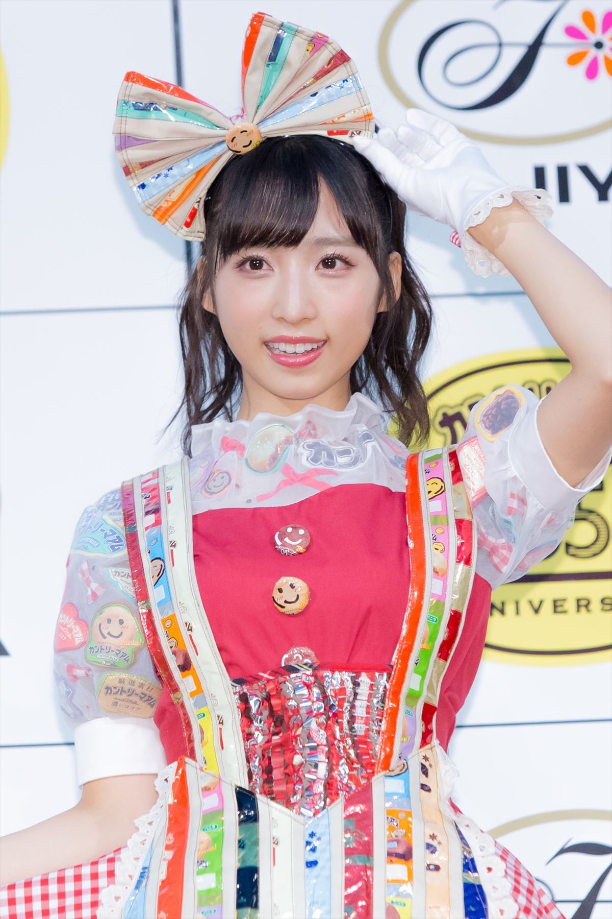 小栗有以、“不二家”公認ドレスにニッコリ　鏡を見ながら「かわいいな」