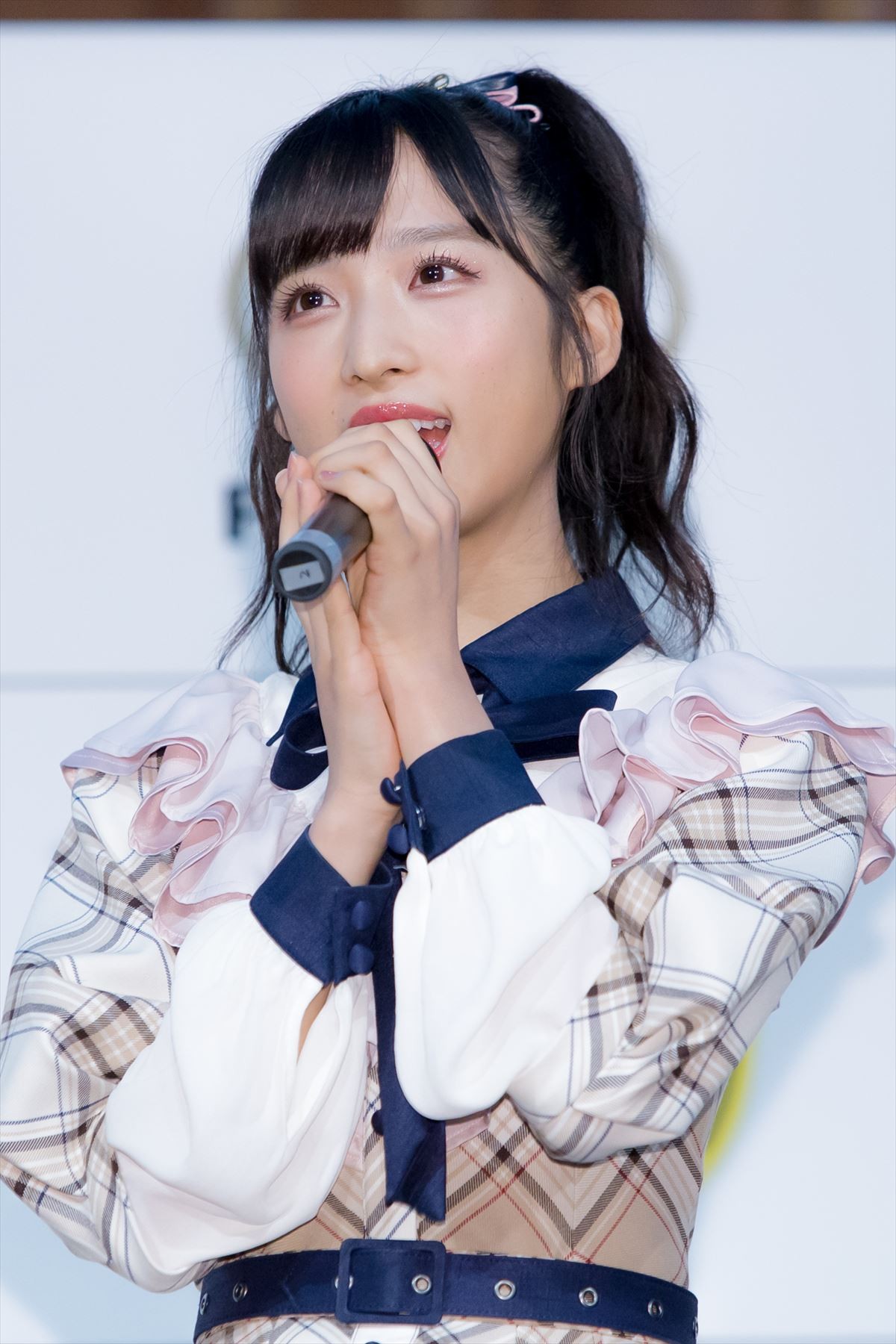 小栗有以、“不二家”公認ドレスにニッコリ　鏡を見ながら「かわいいな」