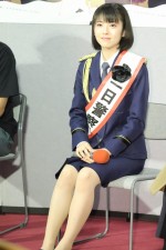 ドラマ『ピュア！ ～一日アイドル署長の事件簿～』記者会見に登場した浜辺美波