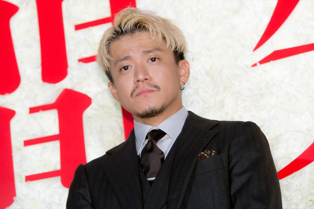 小栗旬、スキャンダラスな太宰治を演じ「嫌いにならないでください」