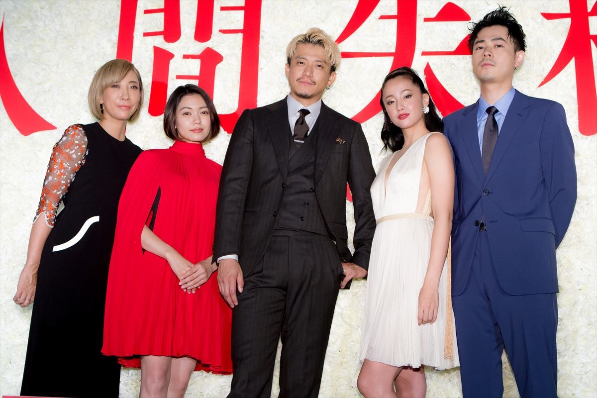 小栗旬、スキャンダラスな太宰治を演じ「嫌いにならないでください」