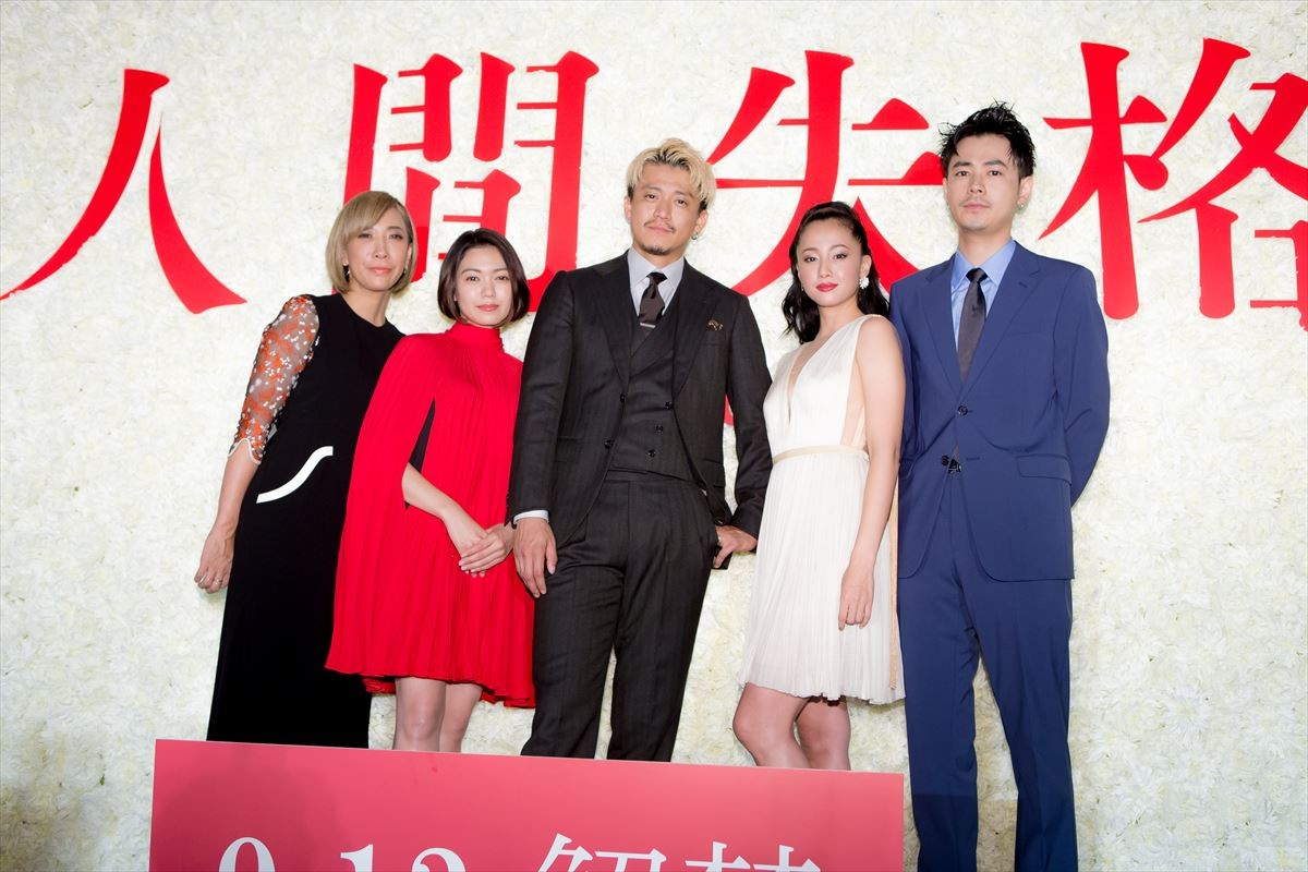 小栗旬、スキャンダラスな太宰治を演じ「嫌いにならないでください」